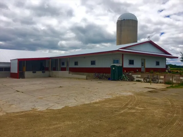 Milo's Poultry Farms