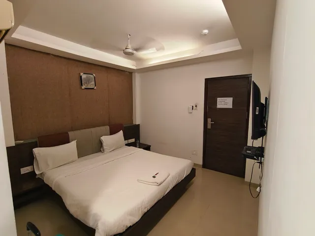 SPOT ON Hotel Decent