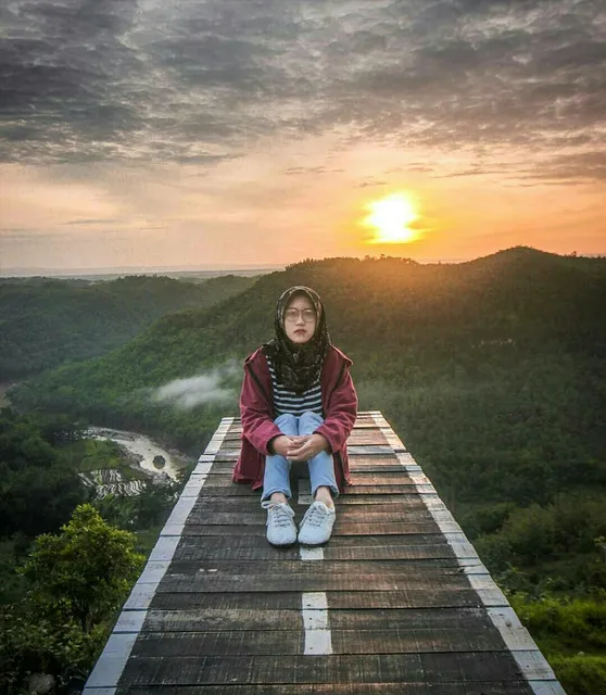 Watu Mabur Lemahbang Rock Cliff