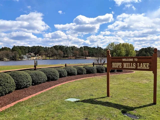 Hope Mills Lake