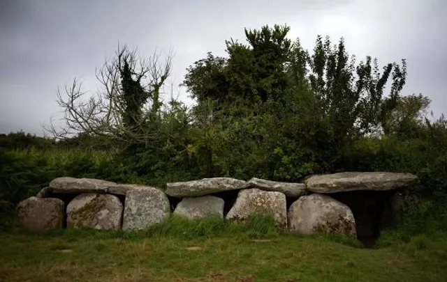 Kergüntuil gallery grave