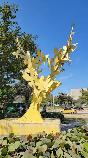 Monumento A Las Mariposas Amarillas