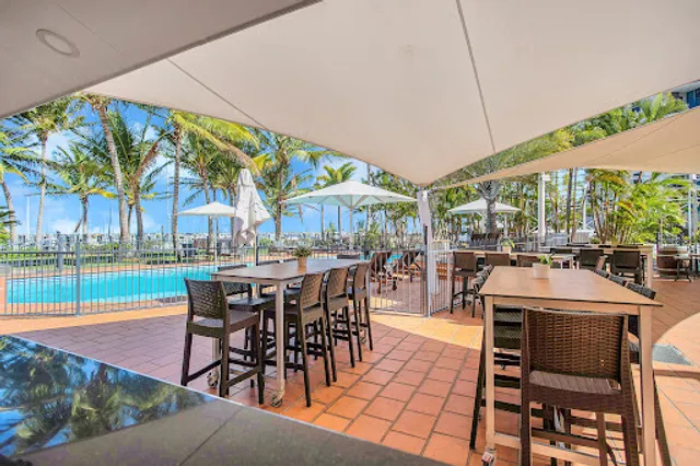 Latitude 21 Restaurant & Bar