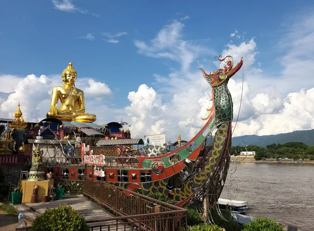 พระพุทธนวล้านตื้อ