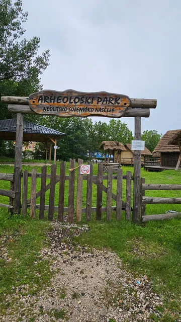 Arheološki park neolitsko-sojeničko naselje