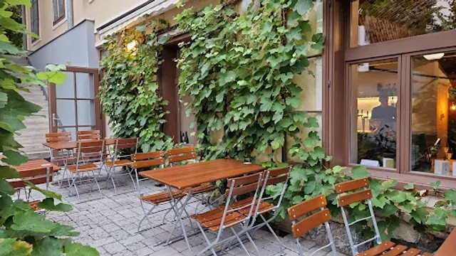 Glou Glou Wein- und Champagnerbar & Shop