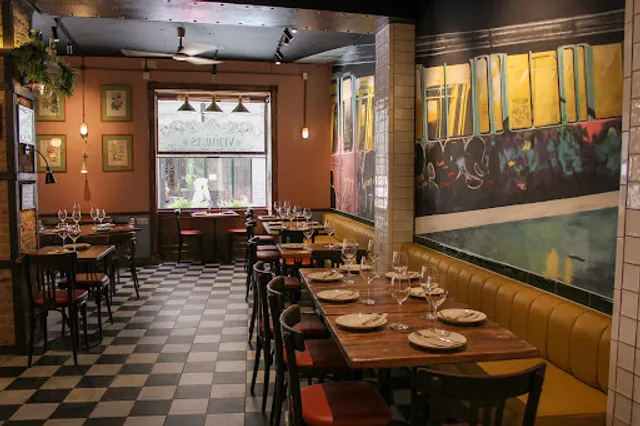 Reverso Gastrobar & Cocktails.