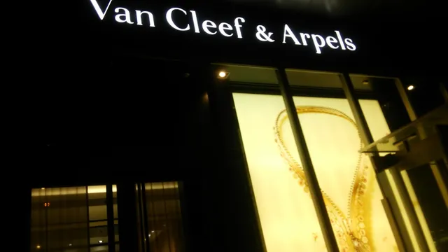 Van Cleef & Arpels (Osaka - Shinsaibashi) ヴァン クリーフ＆アーペル 心斎橋店