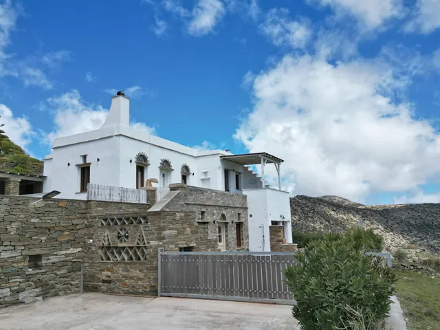 House with sea and mountain views