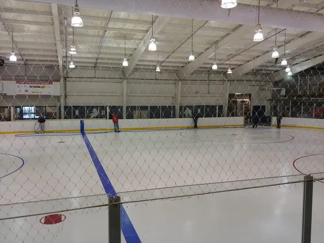 Veterans Memorial Park Pool & Ice Arena​