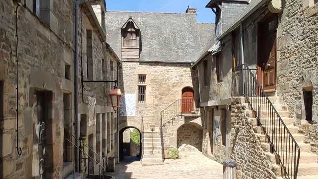 The Poëslerie Museum and the House of the Lacemaker