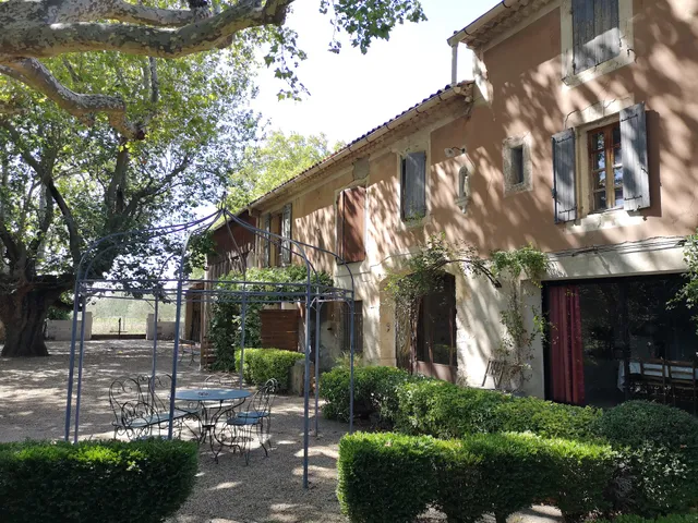 Mas Saint Pierre en Provence - Tourisme Cabannes
