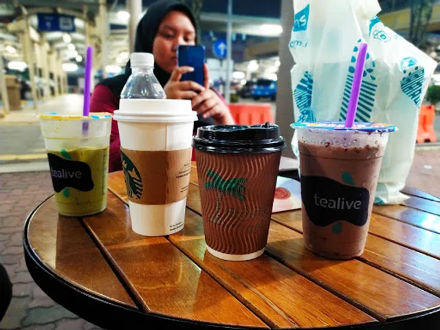 Starbucks @ AEON Mall Metro Prima