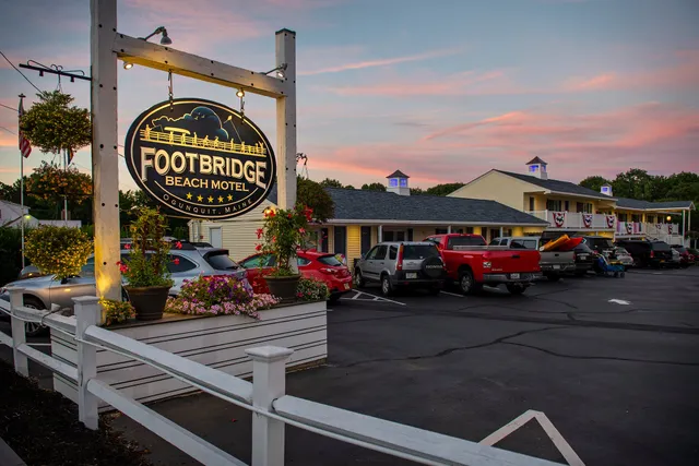 Footbridge Beach Motel & Cottages