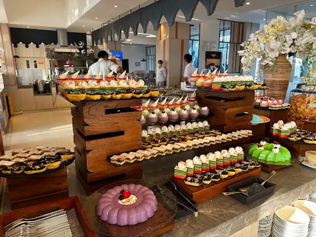 HARRIS Cafe Bundaran Satelit