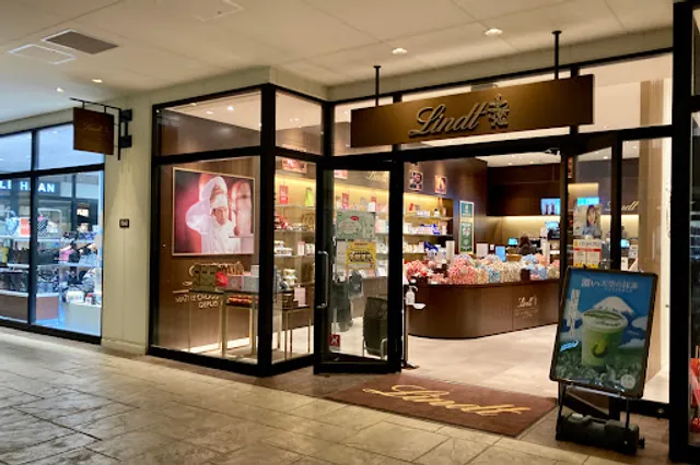 Lindt Chocolat Boutique & Cafe