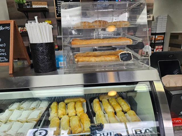 Deborah's Cake & Pastries