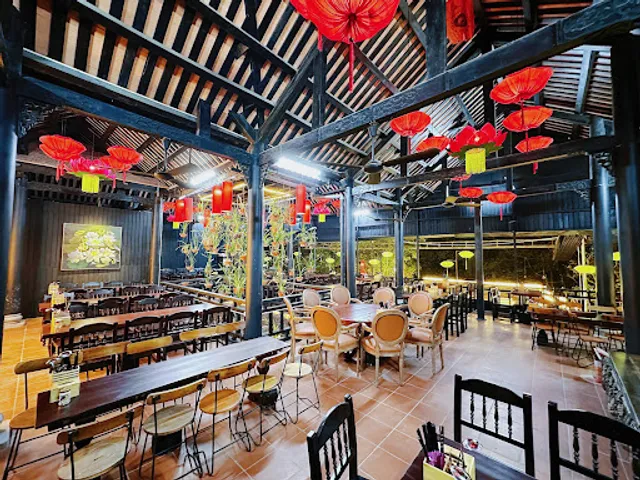 Nhà Hàng Cơm Niêu Sen