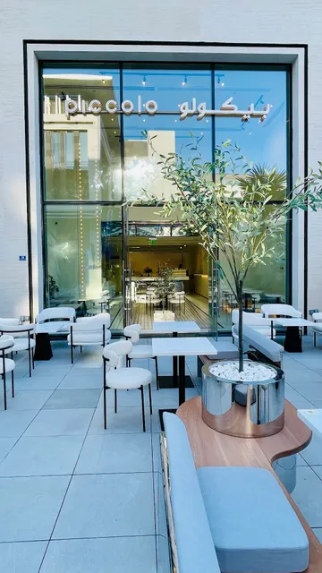 Piccolo Cafe - West Walk