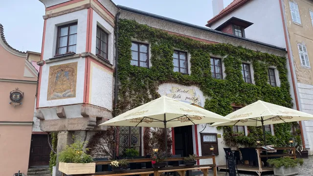 Restaurace a hotel Bílá paní s.r.o.