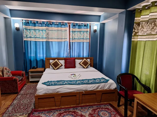 Hotel The 4 Season(Chowdhury Group Of Hotels)