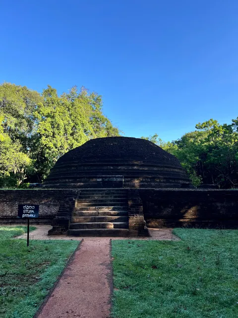 Pidurangala Old Dageba