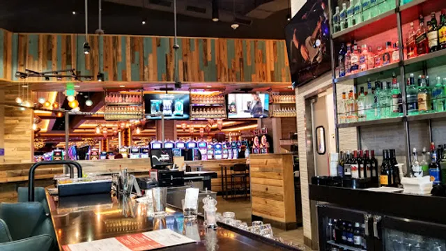 Tom's Watch Bar - ilani Casino