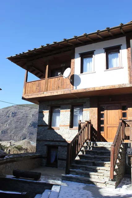 Кондеви къщи