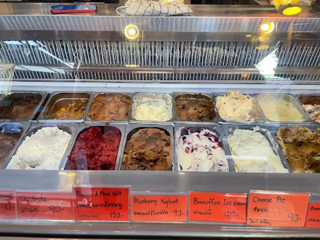 JING JING Ice-cream Bar and Café (จิงจิงไอศกรีมบาร์แอนด์คาเฟ่)