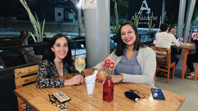 Abrázame Café & Bistro