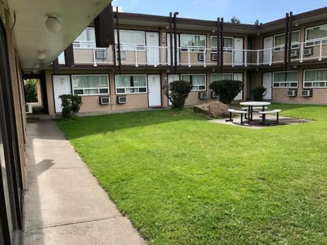 Traveller's Inn Motel