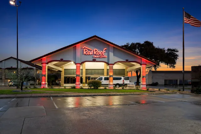 Red Roof Inn & Suites Irving - DFW Airport South