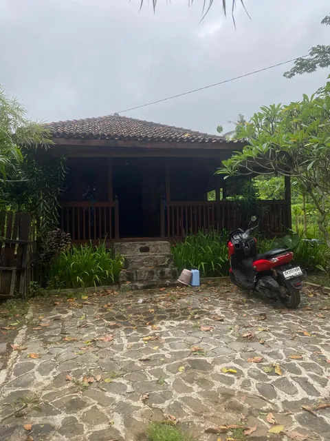 HENDRO'S SURF CAMP Pulau Merah