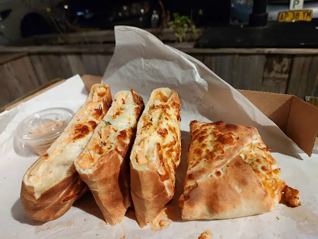 Ryan’s Manoosh & Pizza