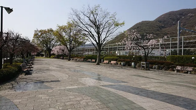 Isawaonsen Ekimae Park