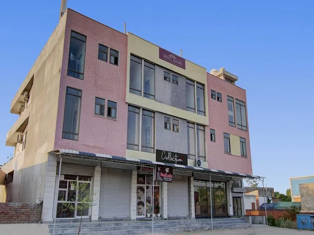 OYO Flagship 90789 Hotel Bm Inn