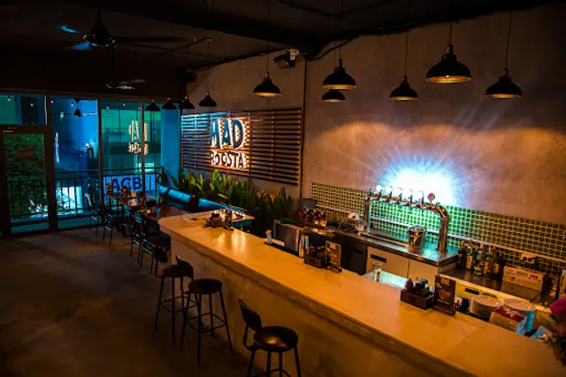 MAD ROOSTA | Burgers & Grill