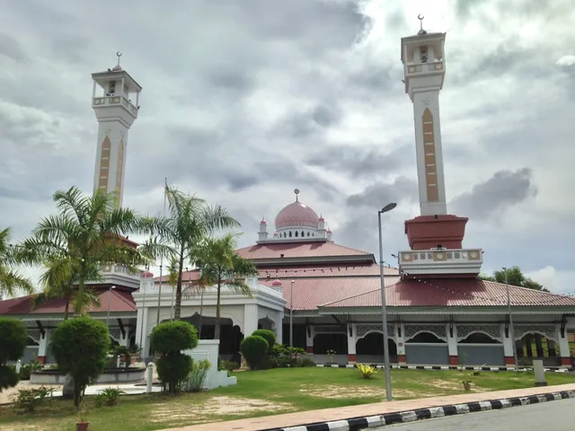 Suri Seri Begawan Raja Pengiran Anak Damit Mosque
