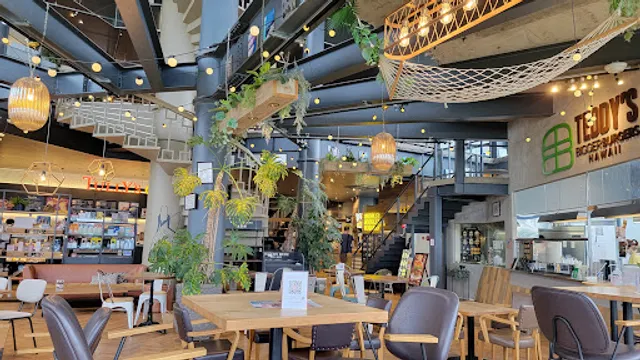 TEDDY’S BIGGER BURGERS 日向市 金ヶ浜店