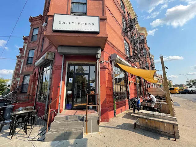 The Daily Press, Coffee House and Bar