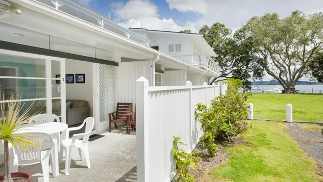 Hananui Lodge & Apartments