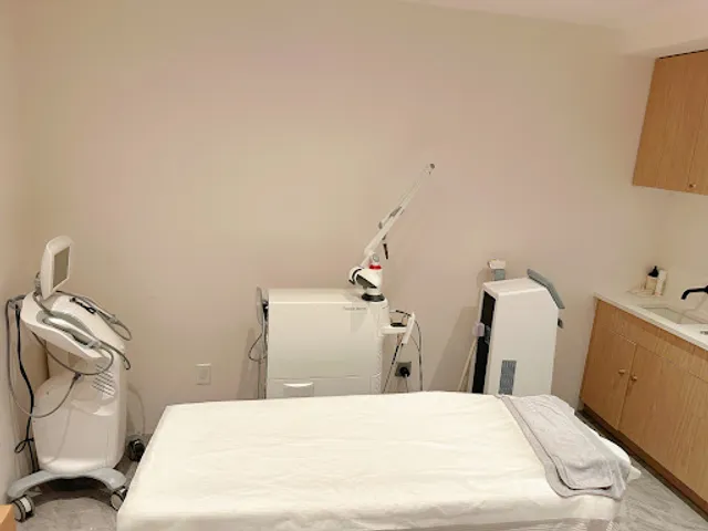 YJ Skin Solution | 雅婕激光抗衰中心 - 法拉盛 M22光子嫩肤 超皮秒 PicoWay 祛斑 除皱 水光针 收紧 抗衰老 瘦脸 瘦腿 瘦肩 美白 护肤 祛痘 美容 医美 中心 推荐