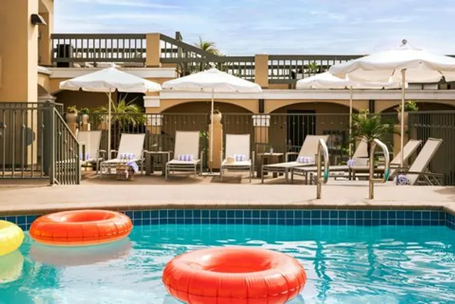 La Ensenada Hotel Laguna Beach, Sonder