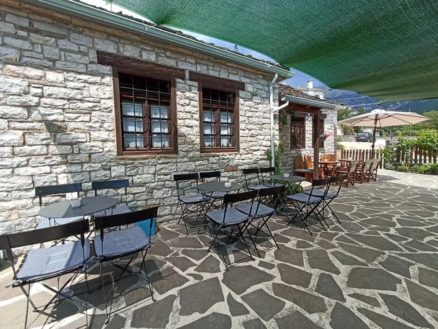 Agriogido Guest House & Café Papigo