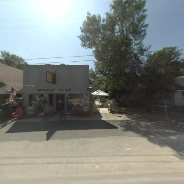 The Lakes Gift and Ice Cream Shop