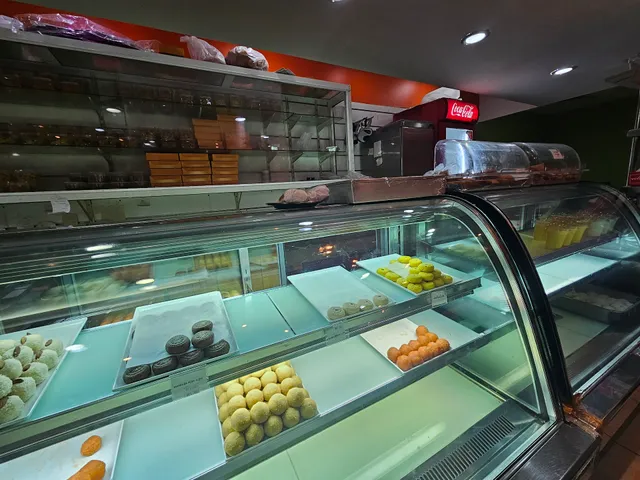 Ghasitaram Halwai مطعم جاستيرام هالواي