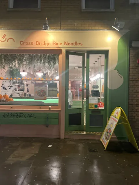 YUN Cross Bridge Rice Noodles