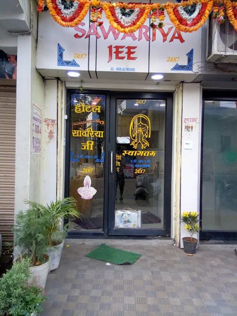 SPOT ON 72953 Hotel Sawariya Jee