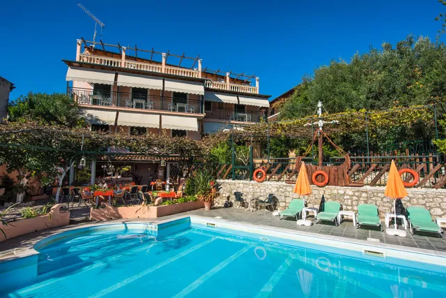 Argo Studios and Apartments