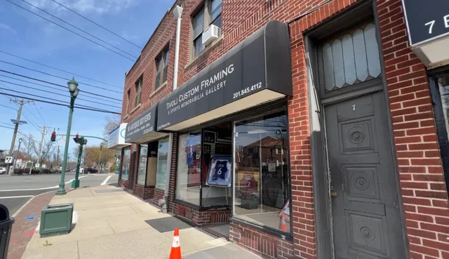 Tivoli Custom Framing & Sports Memorabilia Gallery